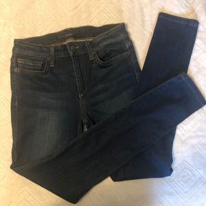 Joe’s Jeans EUC Distressed Skinny Jean Size 27